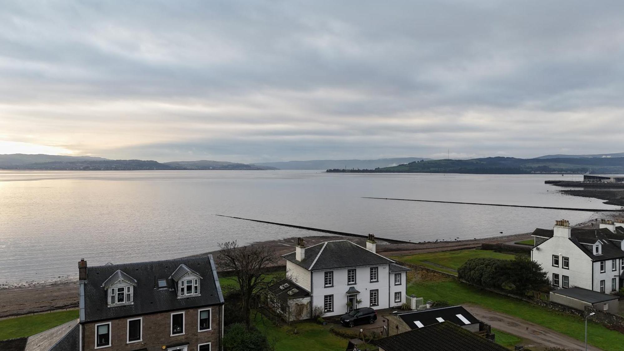 175 On Clyde - Spacious & Cosy Cedar Wood Bungalow Helensburgh Esterno foto