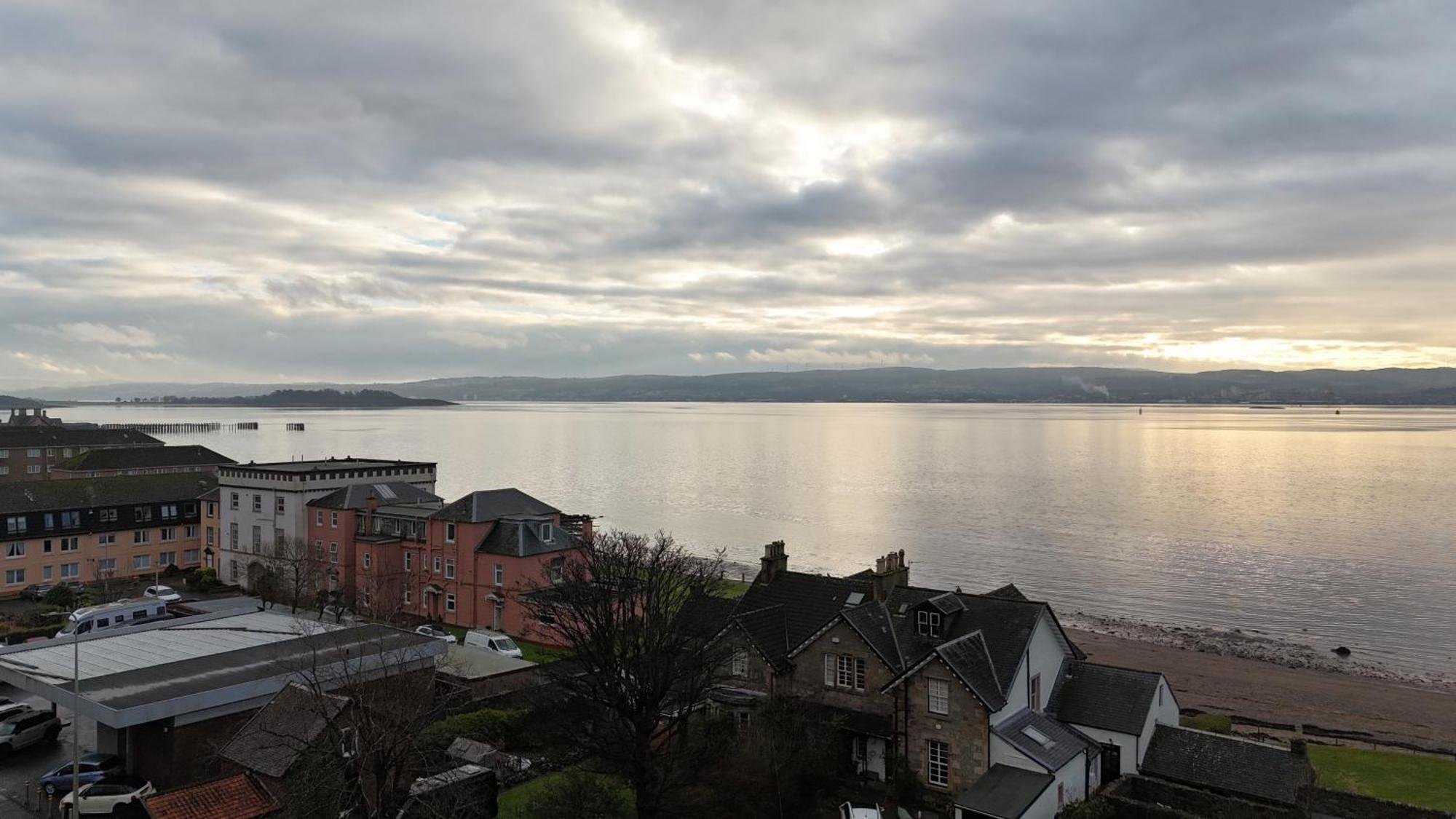 175 On Clyde - Spacious & Cosy Cedar Wood Bungalow Helensburgh Esterno foto